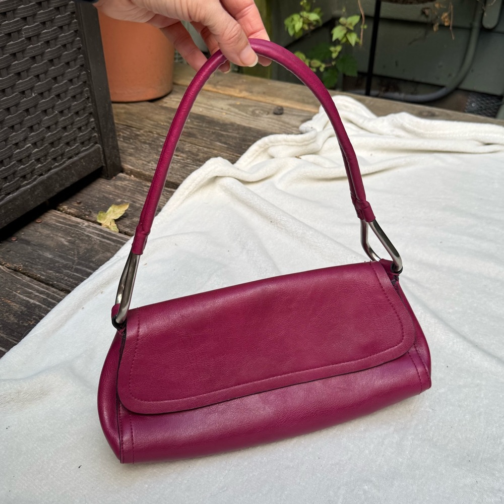 Bueno Leather Magenta Shoulder Bag Purse Vintage VTG with silver hardware